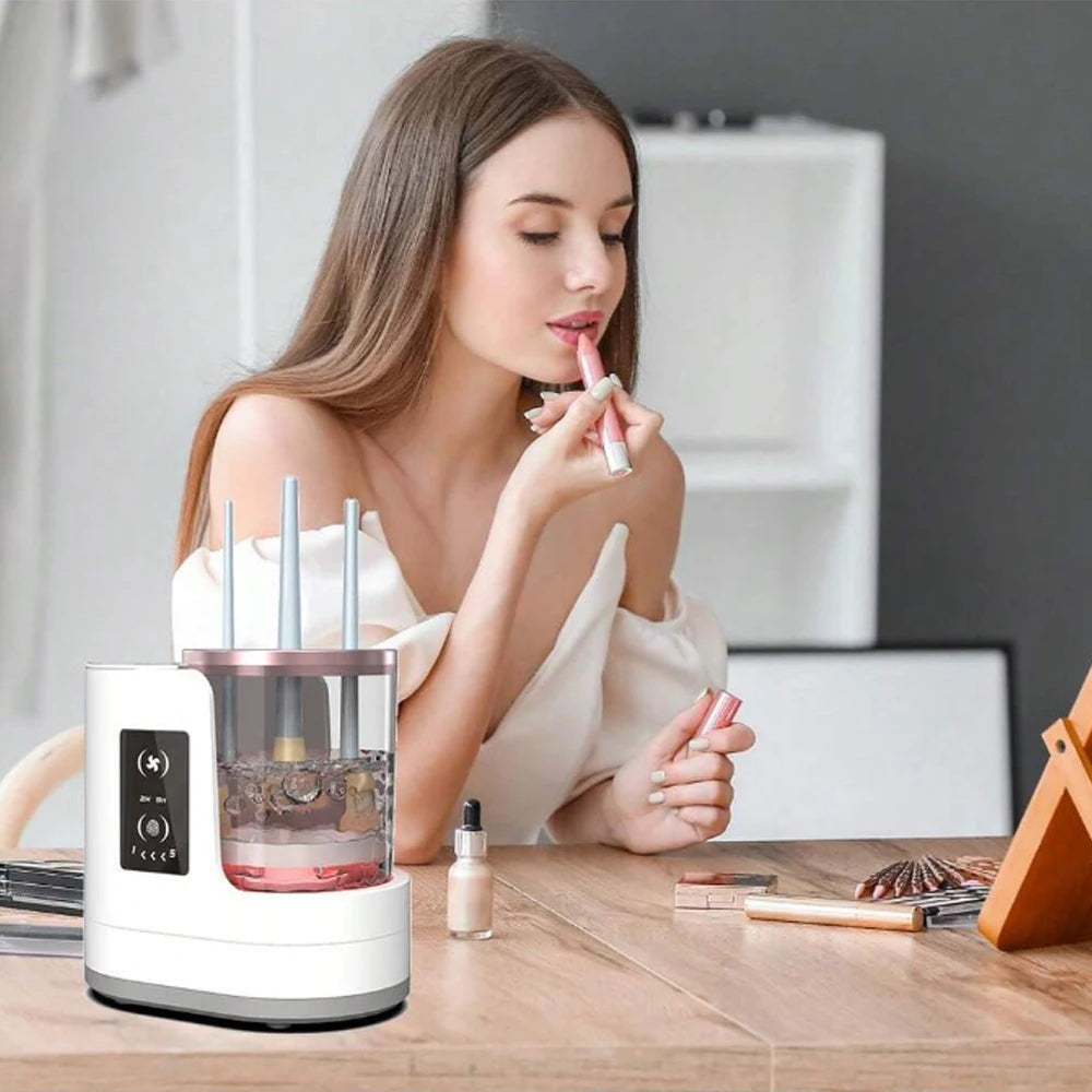 BRUSHCLEAN - Perfektes Make-up beginnt mit sauberen Pinseln – unser Brush Cleaner macht’s schnell, einfach und hygienisch.